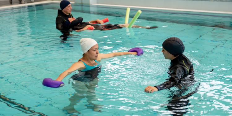 Exercícios Físicos na Água para o Bem-Estar: Benefícios, Tipos e Como Praticá-los