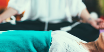 Meditação Guiada: O que é, como funciona e seus 6 principais benefícios